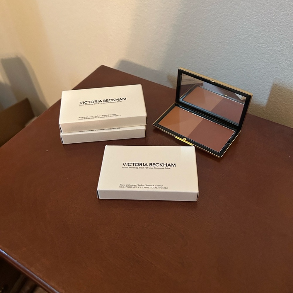 3 Victoria Beckham Bronzer & Contour Compact in Warm Tan Brown